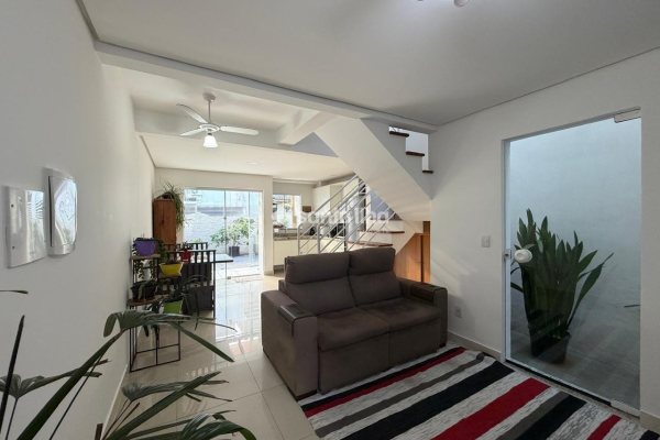Casa à venda com 124m², 3 quartos, 2 suítes, 1 vaga no bairro Ribeirão da Ilha em Florianópolis