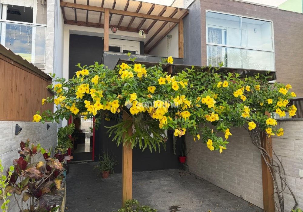 Casa à venda com 124m², 3 quartos, 2 suítes, 1 vaga no bairro Ribeirão da Ilha em Florianópolis - Foto 1