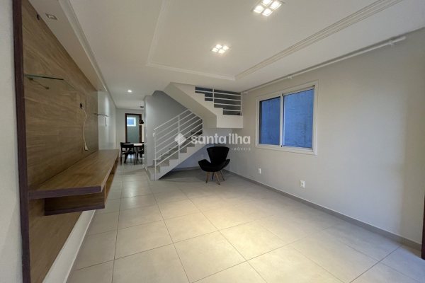 Casa para alugar com 73m², 2 quartos, 2 suítes, 1 vaga no bairro Campeche em Florianópolis