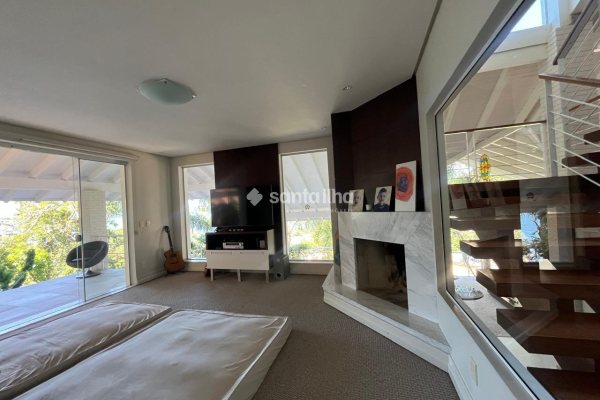 Casa à venda com 440m², 5 quartos, 4 suítes, 4 vagas no bairro Lagoa da Conceição em Florianópolis