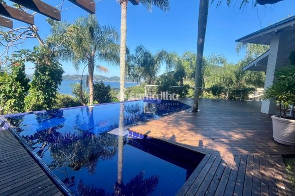 Casa à venda com 440m², 5 quartos, 4 suítes, 4 vagas no bairro Lagoa da Conceição em Florianópolis