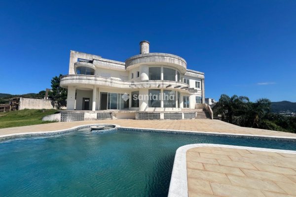 Casa à venda com 1.800m², 6 quartos, 6 suítes, 3 vagas no bairro João Paulo em Florianópolis