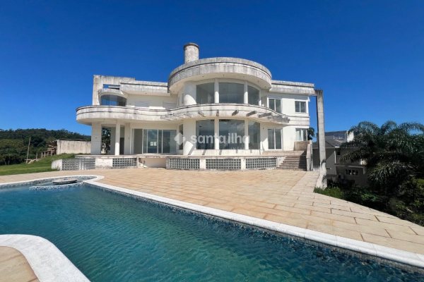 Casa à venda com 1.800m², 6 quartos, 6 suítes, 3 vagas no bairro João Paulo em Florianópolis