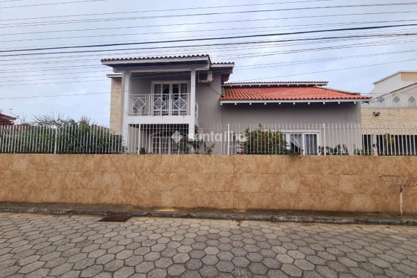 Casa à venda com 521m², 5 quartos, 3 suítes, 4 vagas no bairro Morro das Pedras em Florianópolis