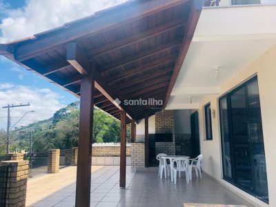 Casa à venda com 414m², 4 quartos, 2 suítes, 3 vagas no bairro Ribeirão da Ilha em Florianópolis - Foto 3