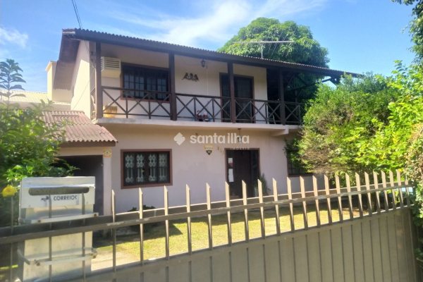 Casa à venda com 203m², 3 quartos, 1 suíte, 4 vagas no bairro Rio Tavares em Florianópolis