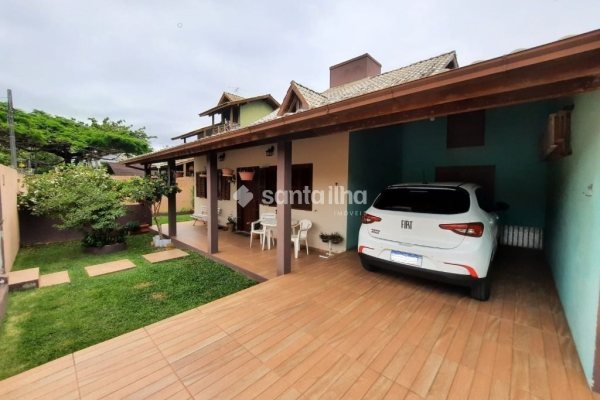 Casa à venda com 220m², 4 quartos, 2 vagas no bairro Rio Tavares em Florianópolis