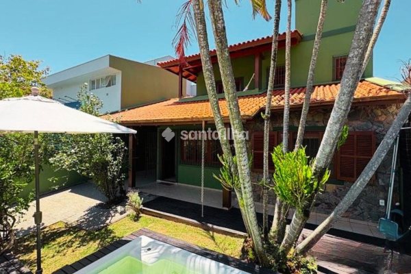 Casa à venda com 180m², 4 quartos, 1 suíte, 1 vaga no bairro Canasvieiras em Florianópolis