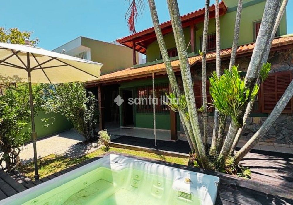 Casa à venda com 180m², 4 quartos, 1 suíte, 1 vaga no bairro Canasvieiras em Florianópolis - Foto 1
