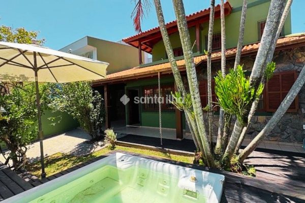 Casa à venda com 180m², 4 quartos, 1 suíte, 1 vaga no bairro Canasvieiras em Florianópolis