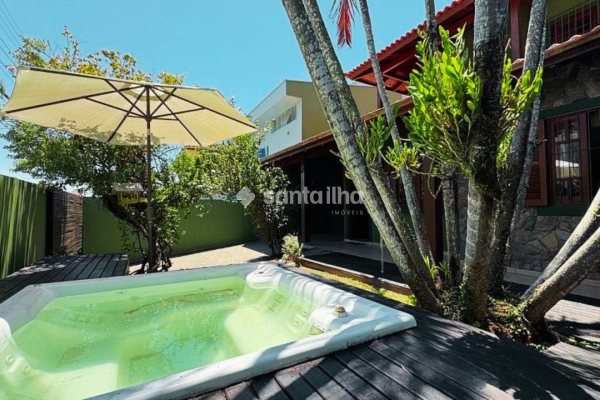 Casa à venda com 180m², 4 quartos, 1 suíte, 1 vaga no bairro Canasvieiras em Florianópolis