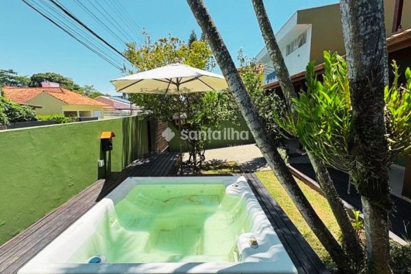 Casa à venda com 180m², 4 quartos, 1 suíte, 1 vaga no bairro Canasvieiras em Florianópolis