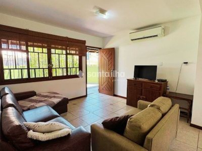 Casa à venda com 180m², 4 quartos, 1 suíte, 1 vaga no bairro Canasvieiras em Florianópolis - Foto 8