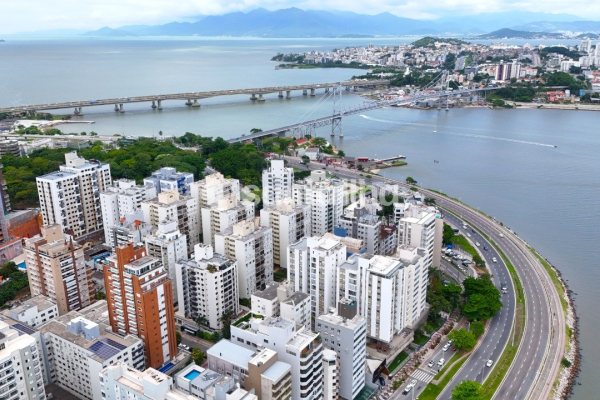 Apartamento à venda com 42m², 1 quarto no bairro Centro em Florianópolis