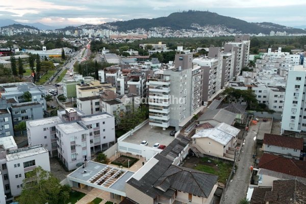 Apartamento à venda com 106m², 2 quartos, 1 suíte, 1 vaga no bairro Itacorubi em Florianópolis