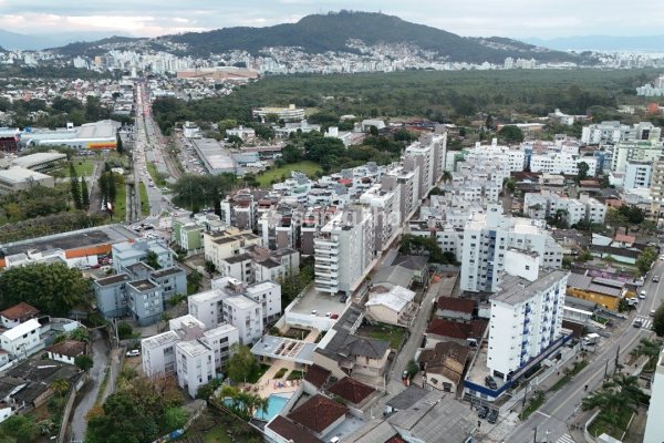Apartamento à venda com 106m², 2 quartos, 1 suíte, 1 vaga no bairro Itacorubi em Florianópolis