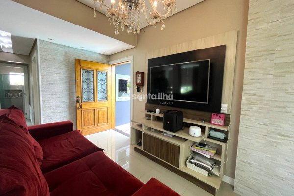 Casa para alugar com 101m², 3 quartos, 1 suíte, 1 vaga no bairro Campeche em Florianópolis