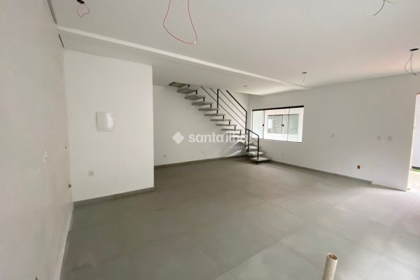 Casa à venda com 85m², 2 quartos, 2 suítes, 1 vaga no bairro Rio Tavares em Florianópolis