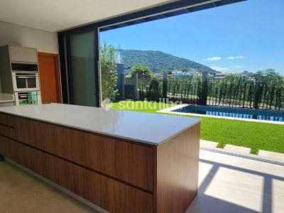 Casa à venda com 474m², 4 quartos, 4 suítes, 8 vagas no bairro Lagoa da Conceição em Florianópolis - Foto 18