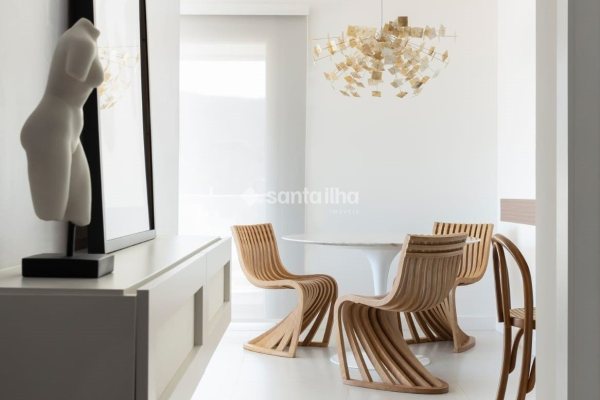 Apartamento à venda com 114m², 2 quartos, 1 suíte, 2 vagas no bairro Morro das Pedras em Florianópolis