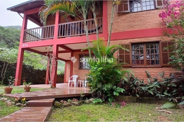 Casa à venda com 140m², 4 quartos, 3 vagas no bairro Pântano do Sul em Florianópolis