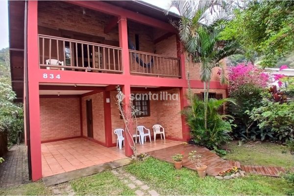 Casa à venda com 140m², 4 quartos, 3 vagas no bairro Pântano do Sul em Florianópolis