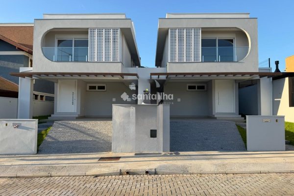 Casa à venda com 180m², 3 quartos, 3 suítes, 2 vagas no bairro Rio Tavares em Florianópolis