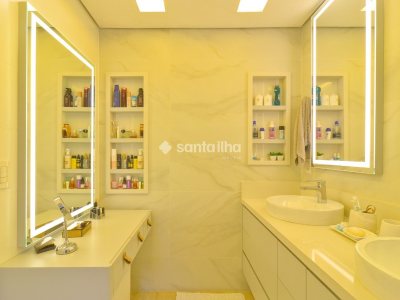 Apartamento à venda com 203m², 4 quartos, 3 suítes, 3 vagas no bairro Centro em Florianópolis - Foto 29