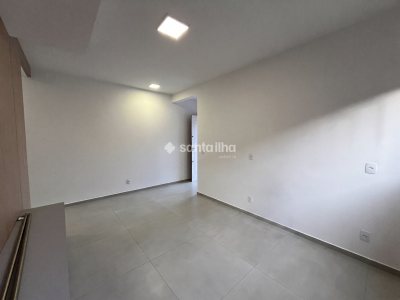 Casa para alugar com 162m², 3 quartos, 1 suíte, 2 vagas no bairro Carianos em Florianópolis - Foto 3