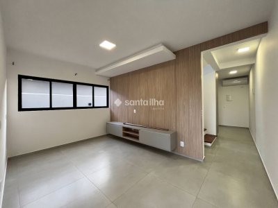 Casa para alugar com 162m², 3 quartos, 1 suíte, 2 vagas no bairro Carianos em Florianópolis - Foto 2