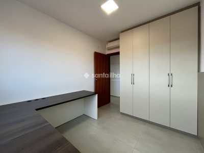 Casa para alugar com 162m², 3 quartos, 1 suíte, 2 vagas no bairro Carianos em Florianópolis - Foto 21