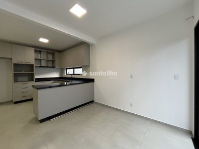 Casa para alugar com 162m², 3 quartos, 1 suíte, 2 vagas no bairro Carianos em Florianópolis - Foto 10