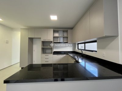 Casa para alugar com 162m², 3 quartos, 1 suíte, 2 vagas no bairro Carianos em Florianópolis - Foto 9