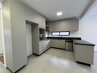 Casa para alugar com 162m², 3 quartos, 1 suíte, 2 vagas no bairro Carianos em Florianópolis - Foto 7