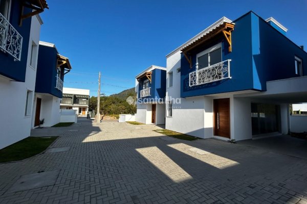Casa à venda com 133m², 3 quartos, 1 suíte, 1 vaga no bairro Ribeirão da Ilha em Florianópolis