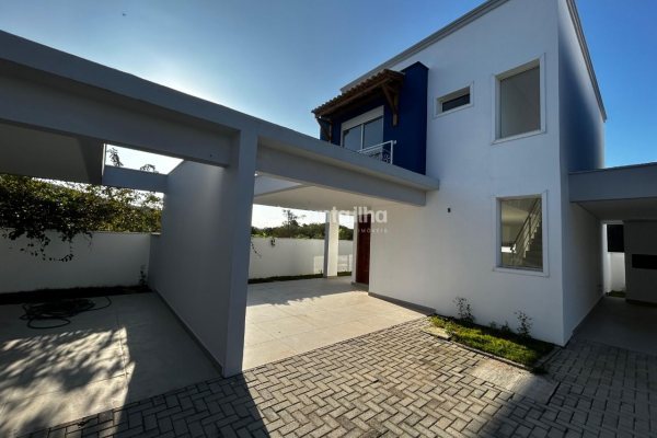 Casa à venda com 133m², 3 quartos, 1 suíte, 1 vaga no bairro Ribeirão da Ilha em Florianópolis