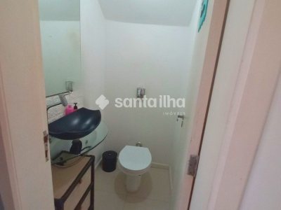 Casa à venda com 114m², 3 quartos, 1 suíte, 2 vagas no bairro Campeche em Florianópolis - Foto 9