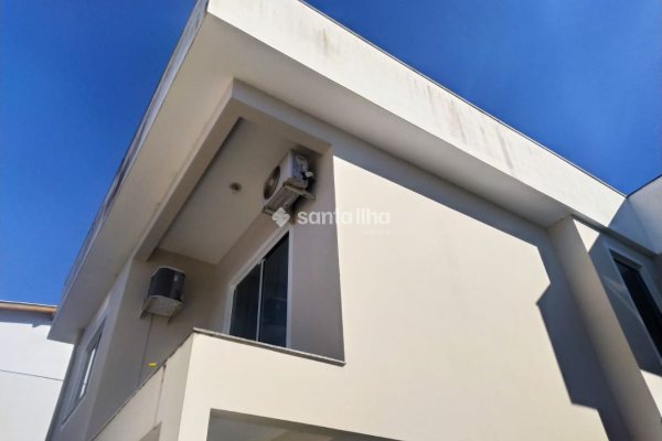 Casa à venda com 187m², 5 quartos, 1 suíte, 2 vagas no bairro Campeche em Florianópolis