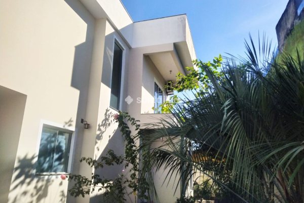 Casa à venda com 187m², 5 quartos, 1 suíte, 2 vagas no bairro Campeche em Florianópolis