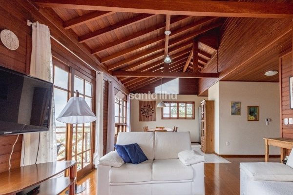 Casa à venda com 206m², 3 quartos, 3 suítes, 2 vagas no bairro Lagoa da Conceição em Florianópolis