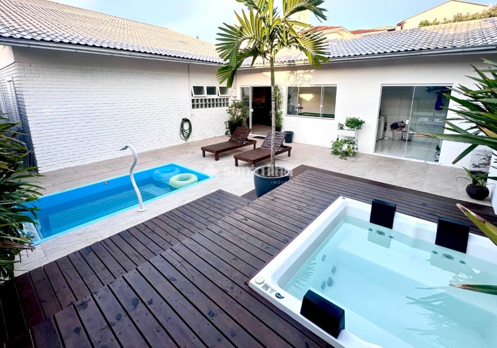 Casa à venda com 260m², 4 quartos, 1 suíte, 2 vagas no bairro Campeche em Florianópolis - Foto 1
