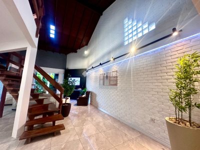 Casa à venda com 260m², 4 quartos, 1 suíte, 2 vagas no bairro Campeche em Florianópolis - Foto 4