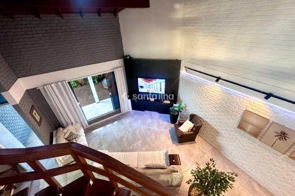 Casa à venda com 260m², 4 quartos, 1 suíte, 2 vagas no bairro Campeche em Florianópolis