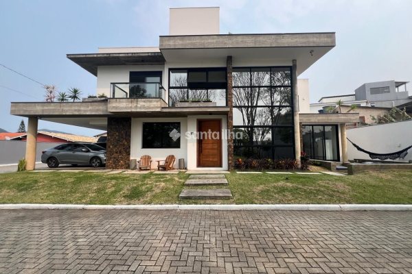 Casa em Condomínio à venda com 259m², 4 quartos, 4 suítes, 6 vagas no bairro Campeche em Florianópolis