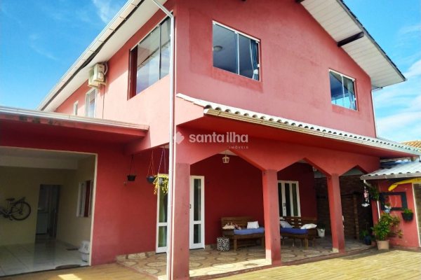 Casa à venda com 192m², 3 quartos, 1 suíte, 4 vagas no bairro Campeche em Florianópolis