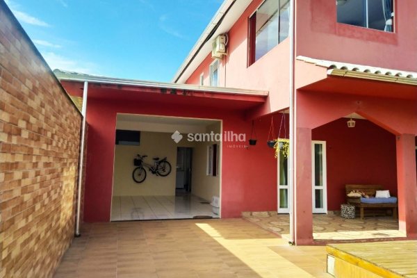 Casa à venda com 192m², 3 quartos, 1 suíte, 4 vagas no bairro Campeche em Florianópolis