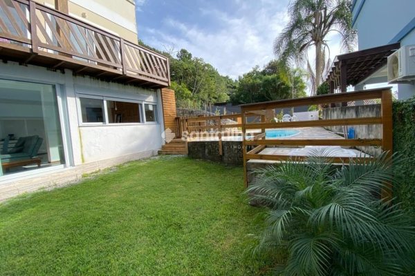 Casa à venda com 330m², 4 quartos, 1 suíte, 4 vagas no bairro Campeche em Florianópolis