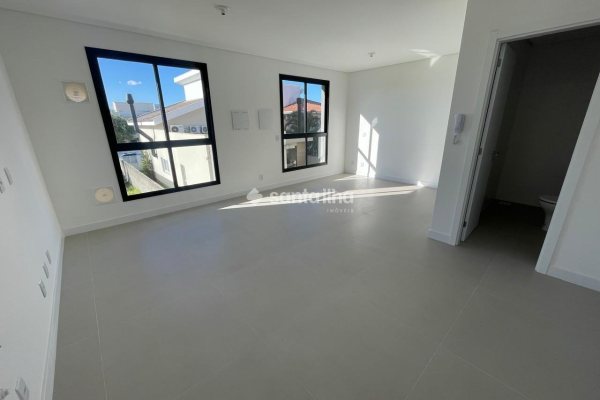 Studio à venda com 32m², 1 quarto, 1 vaga no bairro Ribeirão da Ilha em Florianópolis