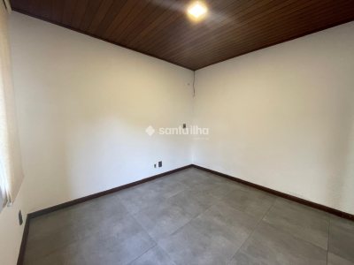 Casa à venda com 85m², 2 quartos, 1 suíte, 2 vagas no bairro Campeche em Florianópolis - Foto 24