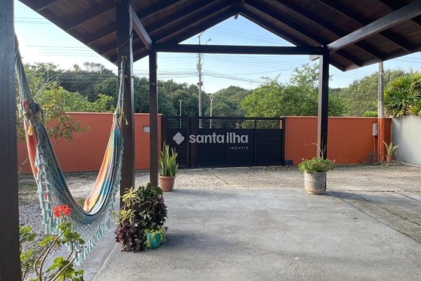 Casa à venda com 85m², 2 quartos, 1 suíte, 2 vagas no bairro Campeche em Florianópolis